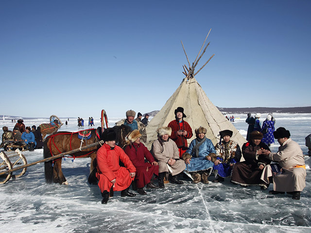 Read more about the article Ice Festival Tour